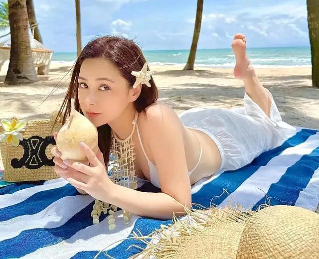 阿娇度假美照出炉!44 岁穿比基尼身形纤瘦,颜值状态双飙升(组图) - 3