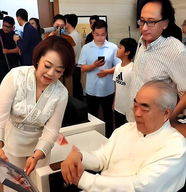 表面上德高望重，背地里却“玩得很花”，这些名人太令人意外了（组图） - 13