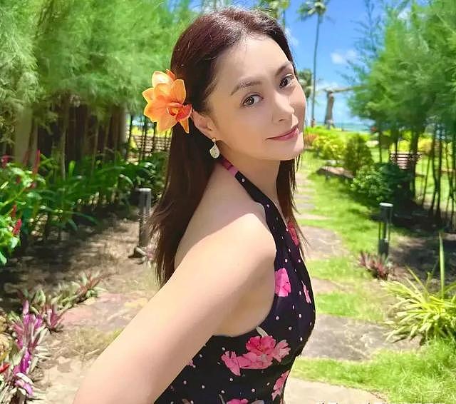 阿娇度假美照出炉!44 岁穿比基尼身形纤瘦,颜值状态双飙升(组图) - 5