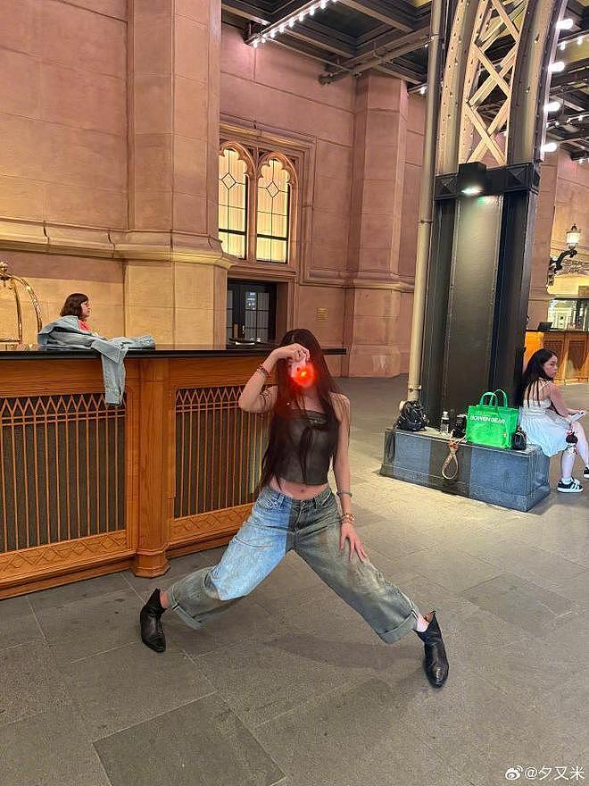 高晓松前妻曝出17岁女儿近照！穿黑色抹胸身材超火辣，身高超170公分（组图） - 2