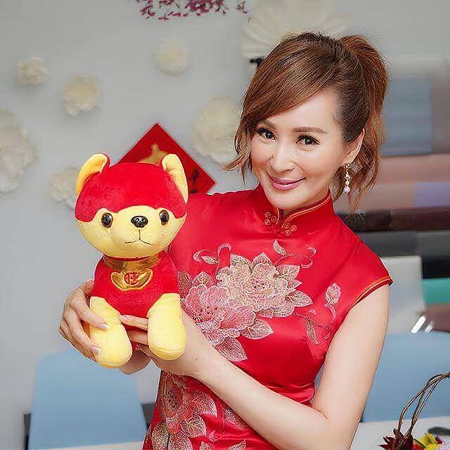 60岁香港女星穿校服装亮相活动，网友大赞是美魔女（组图） - 7
