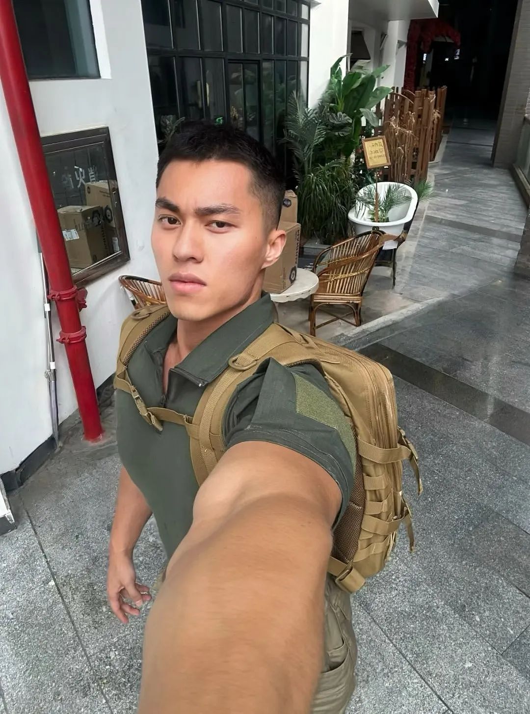 【帅哥】195痞帅肌肉性感男模！精壮肌肉令人着迷，粗腿大包太诱人...（组图） - 5