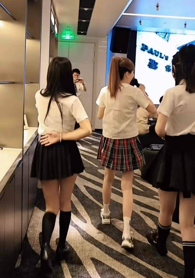 60岁香港女星穿校服装亮相活动，网友大赞是美魔女（组图） - 3