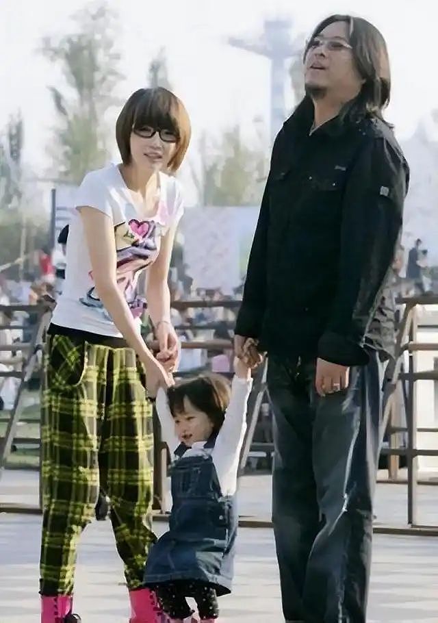 高晓松前妻曝出17岁女儿近照！穿黑色抹胸身材超火辣，身高超170公分（组图） - 5
