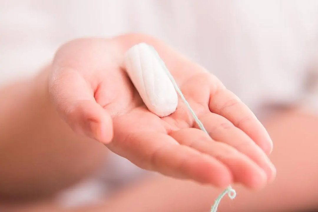 吓！美女网红来月经用棉条忘体内1个月，全身飘腐臭险丧命？（组图） - 7