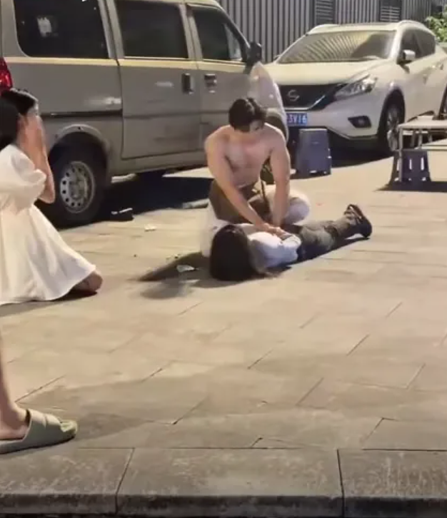 广州街头少女持刀追砍小男孩1分钟视频疯传，官方调查公布我又气又怕（组图） - 9