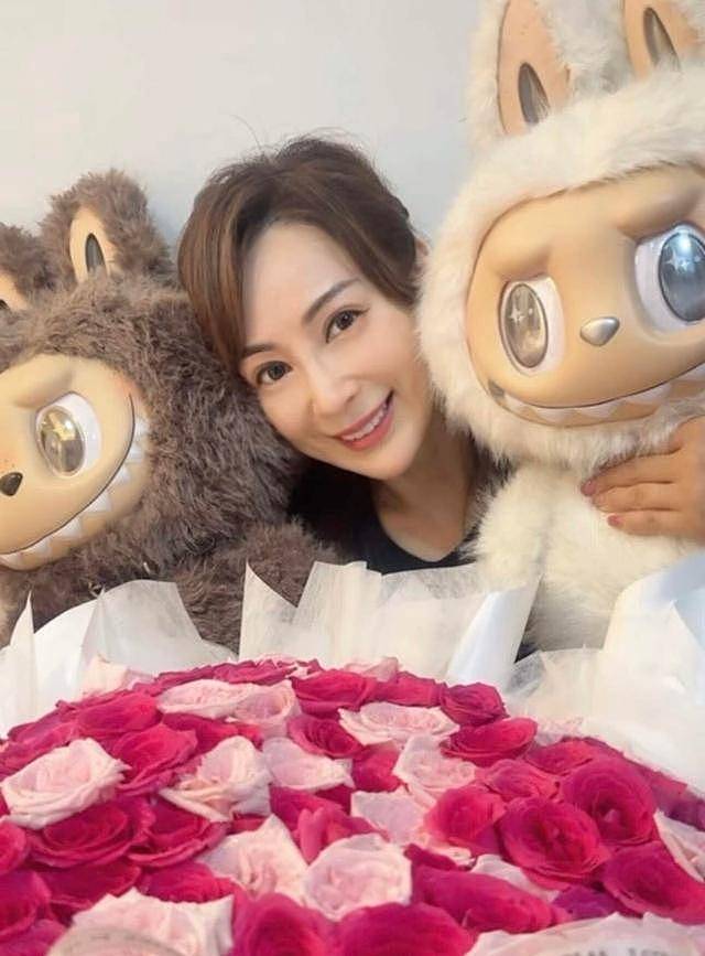 60岁香港女星穿校服装亮相活动，网友大赞是美魔女（组图） - 6