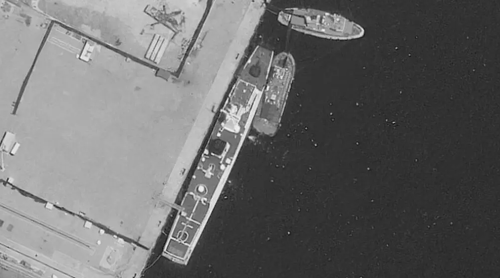 卫星影像证实：撞自家军舰的中国海警船在海南基地维修（图） - 1