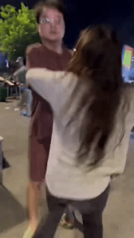 广州街头少女持刀追砍小男孩1分钟视频疯传，官方调查公布我又气又怕（组图） - 4