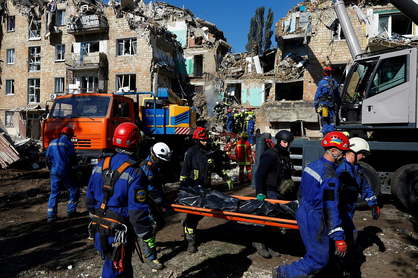 基辅遭大规模空袭，包含4儿童共15死，泽连斯基点名中国回应（组图） - 3
