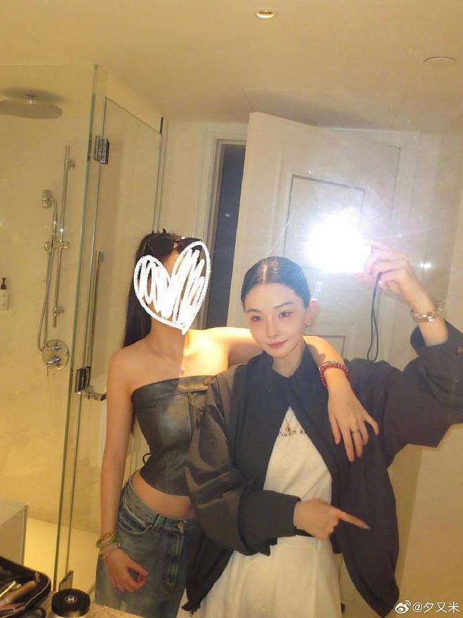 高晓松前妻曝出17岁女儿近照！穿黑色抹胸身材超火辣，身高超170公分（组图） - 1