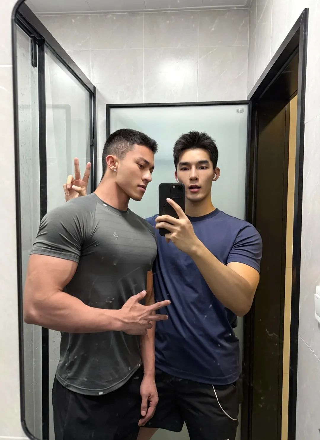 【帅哥】195痞帅肌肉性感男模！精壮肌肉令人着迷，粗腿大包太诱人...（组图） - 4
