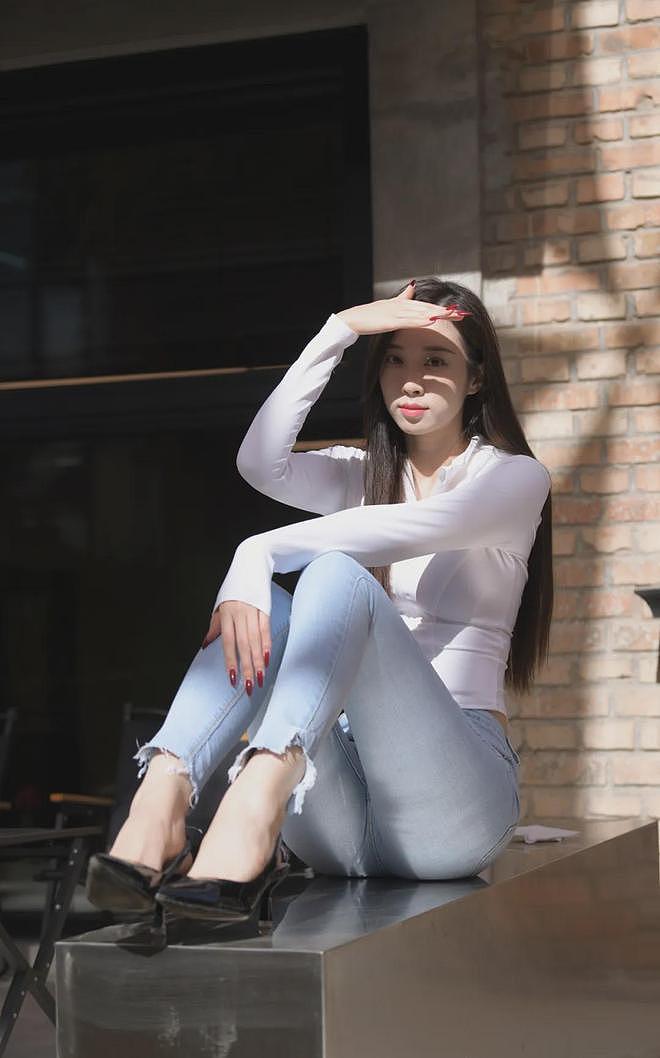 【美女】男人最顶不住的，牛仔裤辣妹身材，增添成熟气质，显示完美身材（组图） - 26