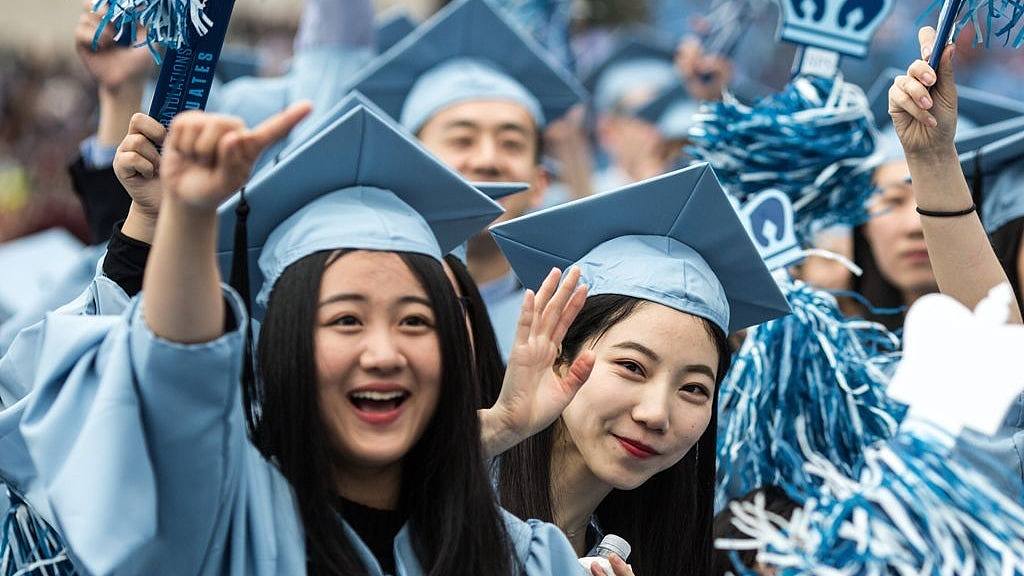 特朗普表示欢迎后，中国外交部即对赴美留学生发布安全提醒（图） - 1