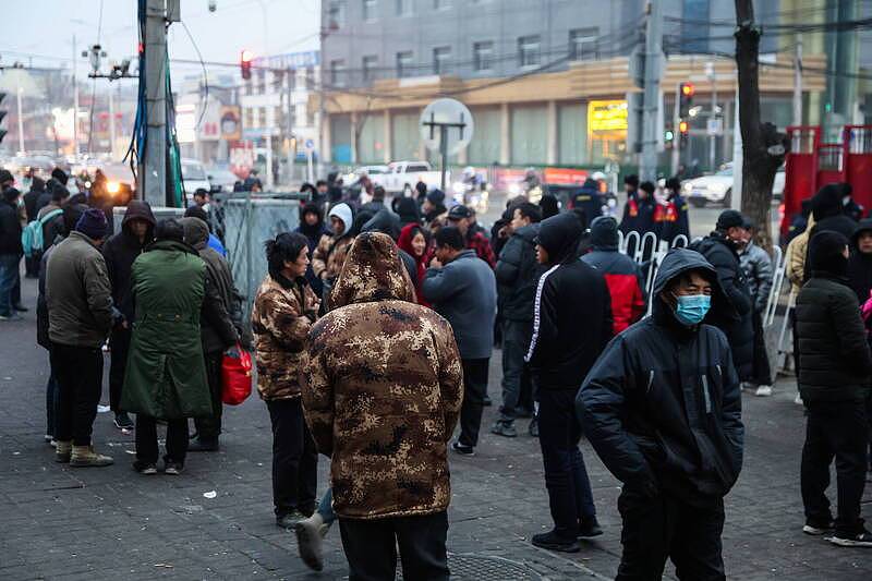 经济陷低谷!北京最大零工市场爆挤,打工人惨况曝(图) - 1