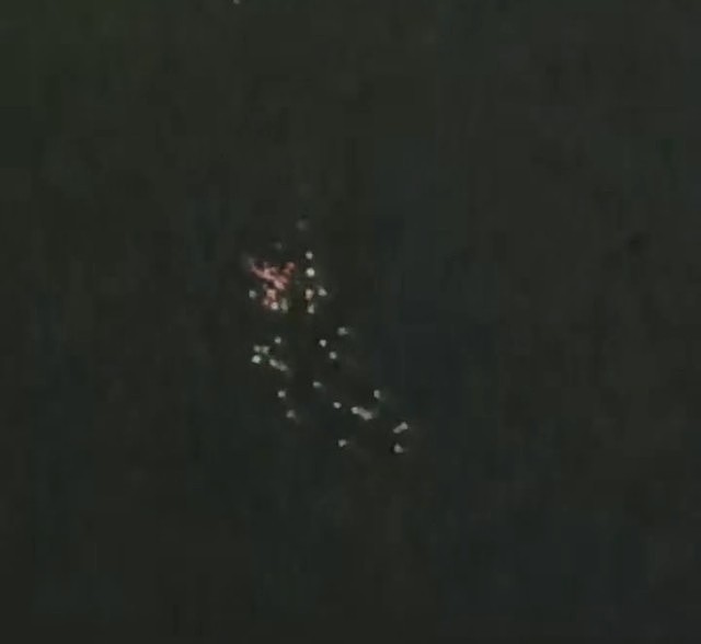 哈尔滨夜空惊现UFO列队!红绿光点悬停20分钟影片曝(视频/组图) - 2