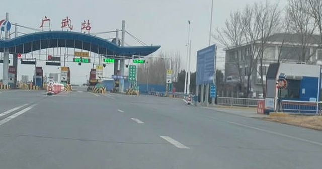 男子每天从张家口坐高铁去北京上班,往返通勤6小时:每月交通费4000元,已坚持两年多(组图) - 4