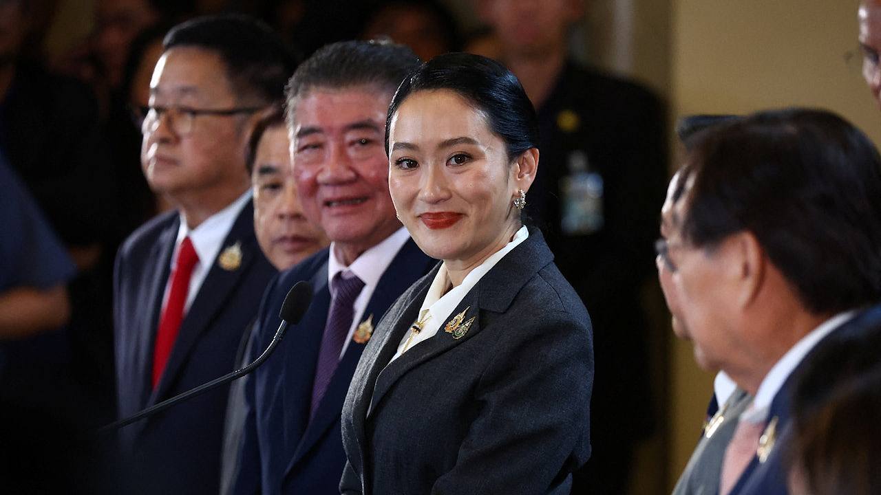 泰国总理涉违宪案，宪法法院裁定撤职！佩通坦：接受判决（组图） - 1