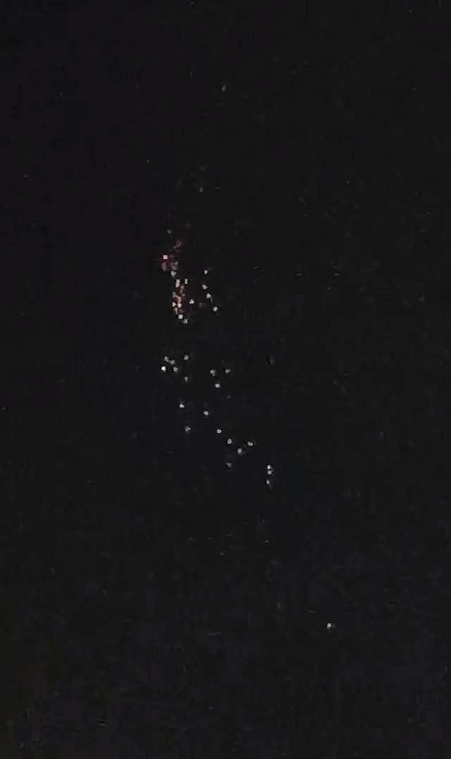 哈尔滨夜空惊现UFO列队!红绿光点悬停20分钟影片曝(视频/组图) - 5