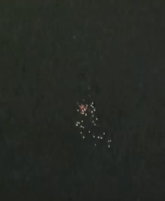 哈尔滨夜空惊现UFO列队!红绿光点悬停20分钟影片曝(视频/组图) - 1
