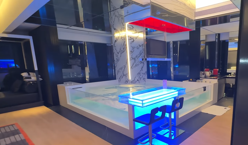 澳洲夫妇入住中国五星级酒店,泡澡泡一半,结果工作人员全冲进来,杯具了(组图) - 3