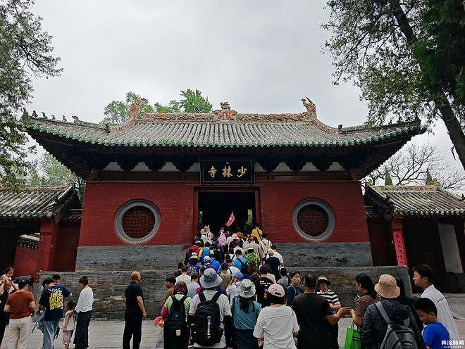 少林寺换方丈满一月:9990元的高价香不再推荐,数十名僧人离开(组图) - 1