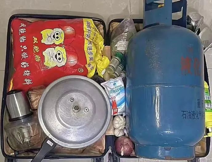 【爆笑】我想让暧昧对象送我15w的车,结果他送我15w包包?网友夺笋:你可长点心吧(组图) - 11