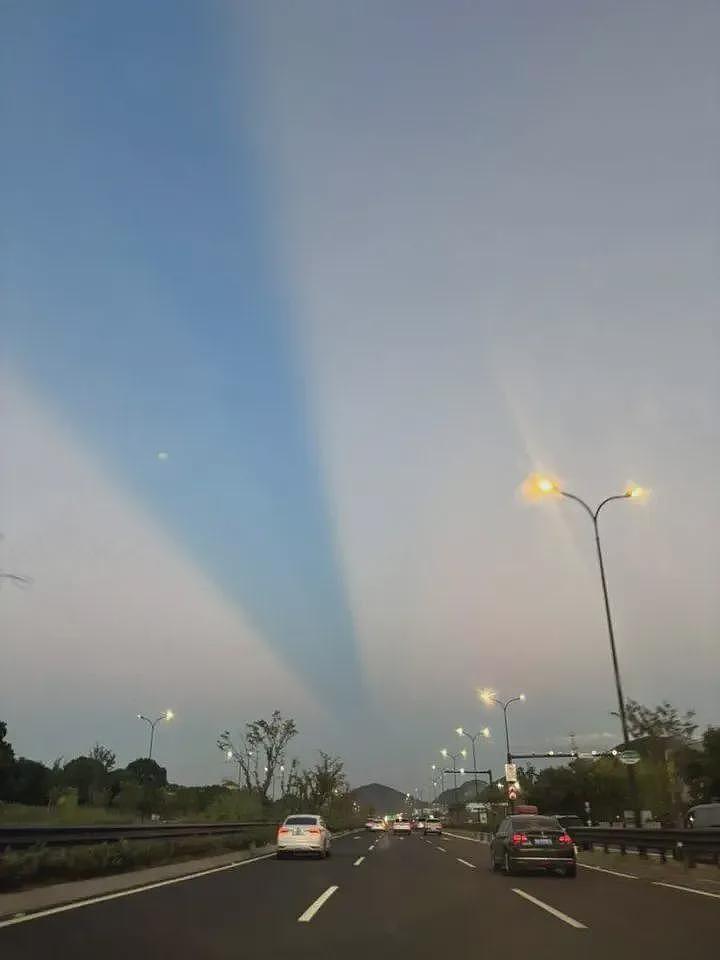 “这是传说中的鹊桥吗？“杭州上空这一幕看呆很多人（组图） - 5