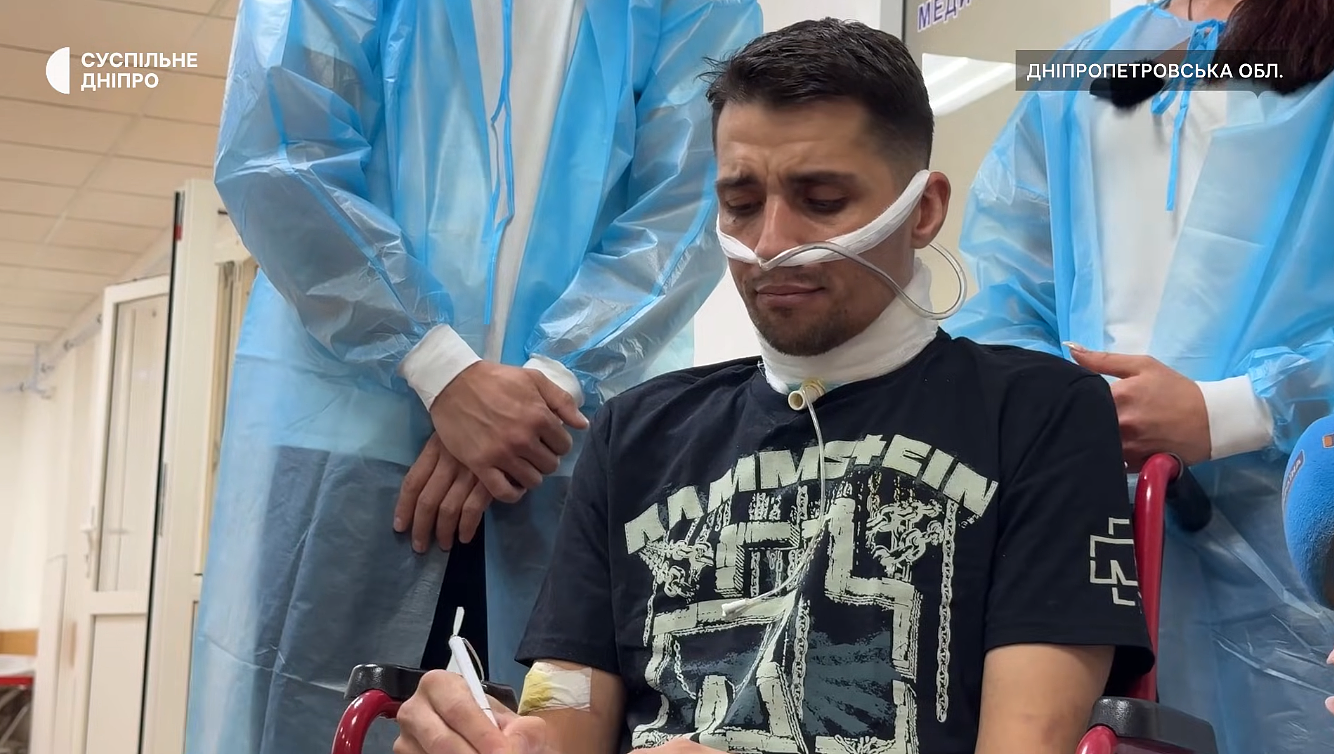 乌克兰士兵遭“割喉活埋”奇迹生还！踢爆俄罗斯酷刑：挖眼割唇切掉生殖器（视频/组图） - 1