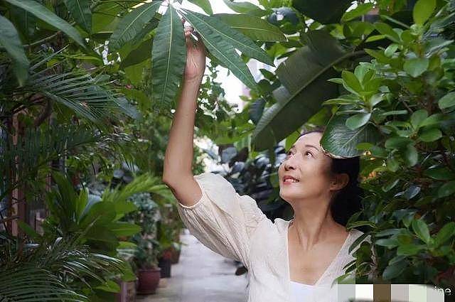 香港亚姐冠军女儿叛逆与同性结婚,母女关系成谜(组图) - 10