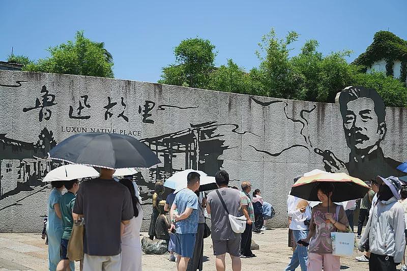 鲁迅抽烟被投诉！官媒：李白酗酒？岳飞纹身？武松…（组图） - 2