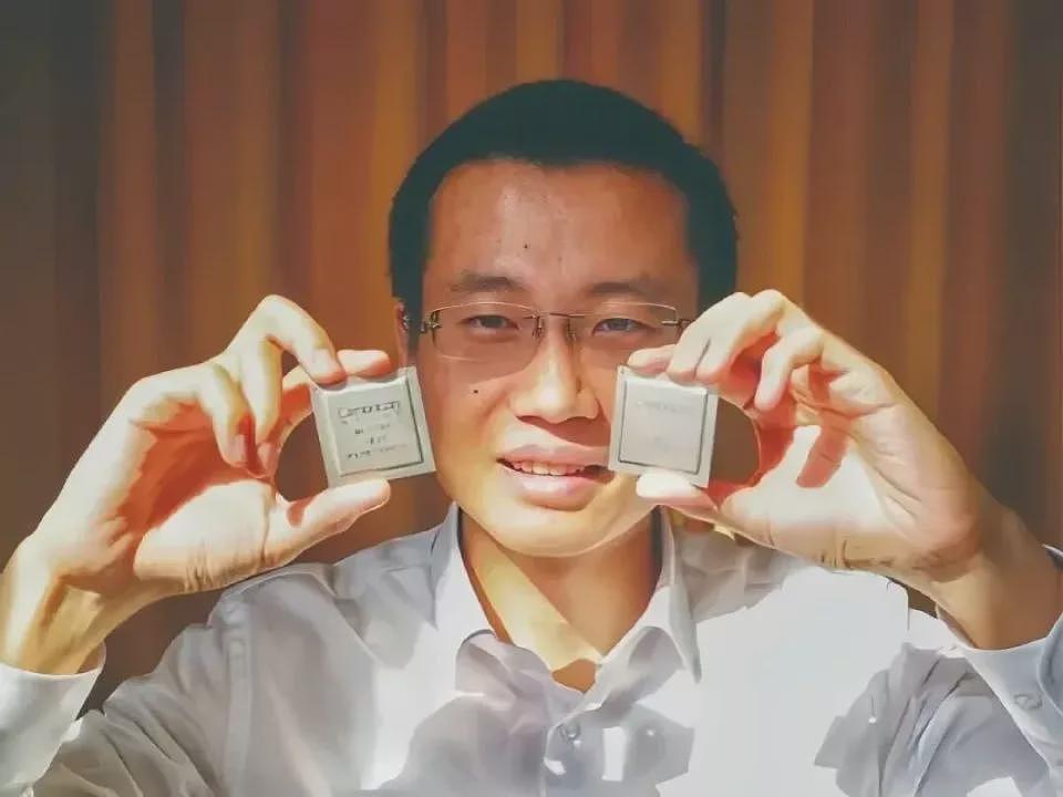 从被美制裁到超越茅台，这对中国兄弟逆袭登顶（组图） - 4