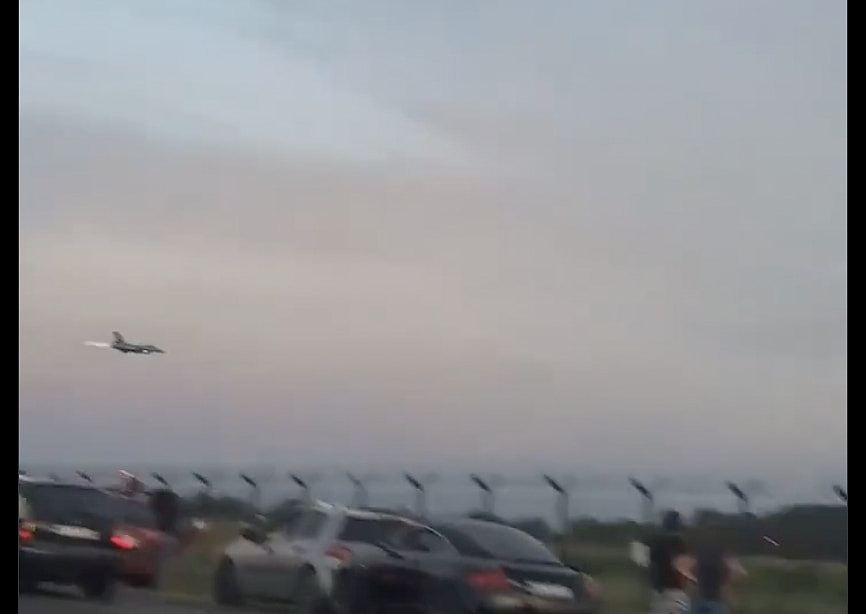 波兰F-16战机航空展彩排坠毁机师亡！爆炸现巨大“火龙”画面曝（视频/组图） - 3