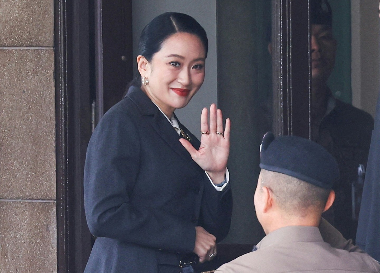 泰国总理涉违宪案，宪法法院裁定撤职！佩通坦：接受判决（组图） - 7