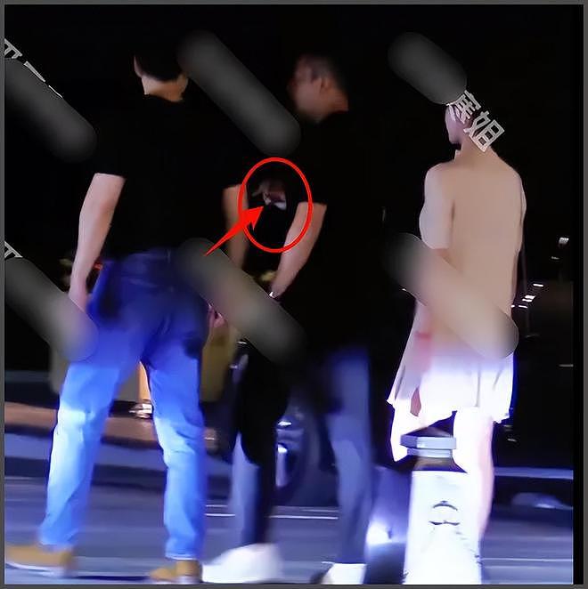 汪小菲三胎来了？马筱梅穿连衣裙小腹隆起，男方当面抽烟没躲避（组图） - 16