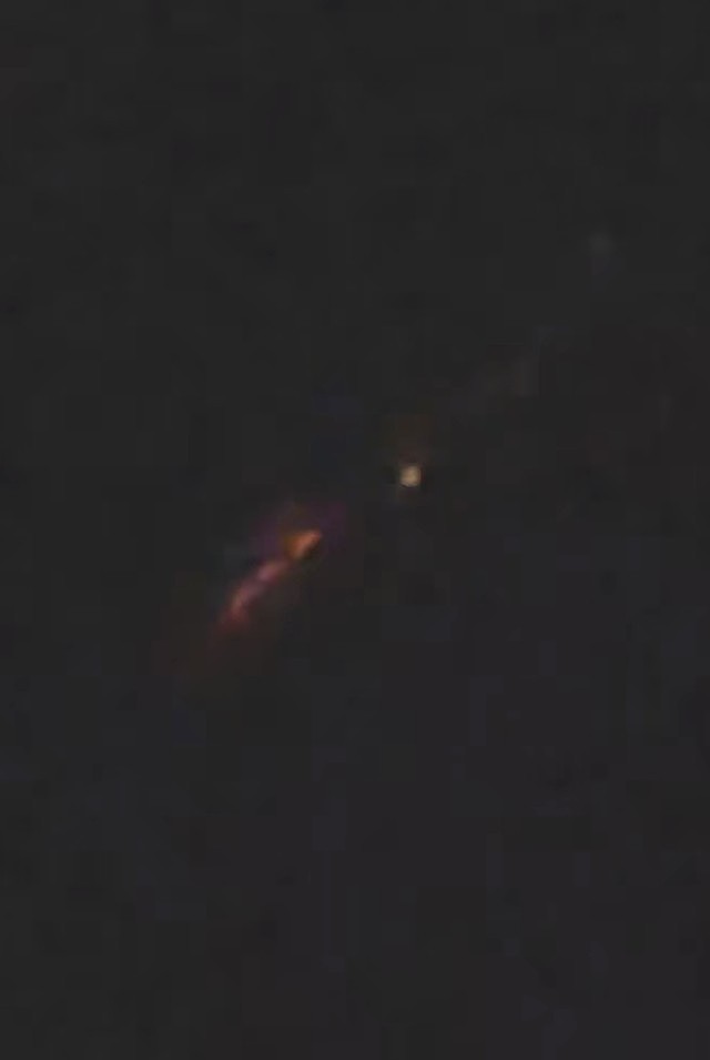 哈尔滨夜空惊现UFO列队!红绿光点悬停20分钟影片曝(视频/组图) - 4