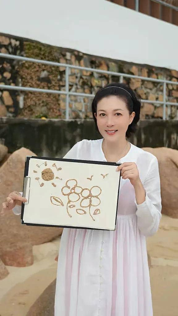 香港亚姐冠军女儿叛逆与同性结婚,母女关系成谜(组图) - 9