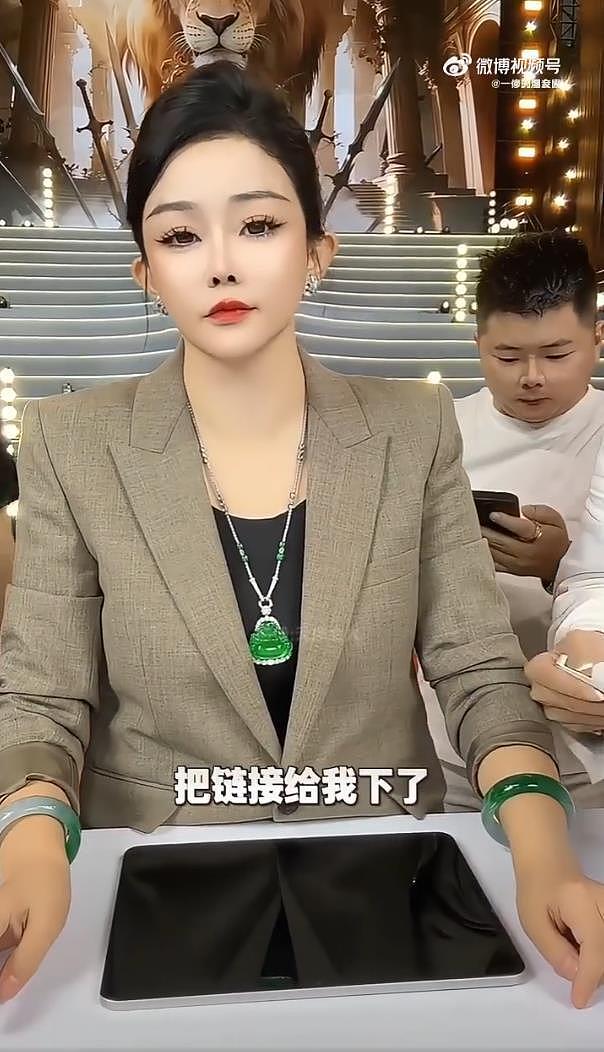 辛巴宣布退网后直播连麦带货，网友：戏演得真好（组图） - 4