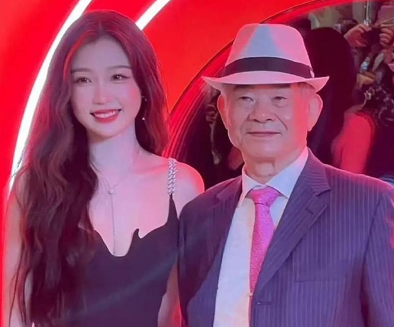 被曝侵吞15亿国资、移民新加坡?中国女明星虞书欣家族被指官商勾结,更多细节曝光(组图) - 1