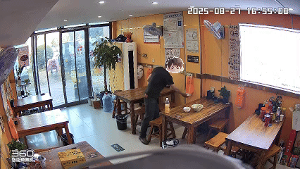 用餐男子5分钟抽40张纸巾擦拭,老板娘怒发视频称太浪费;律师:发视频要注意法律风险(组图) - 2