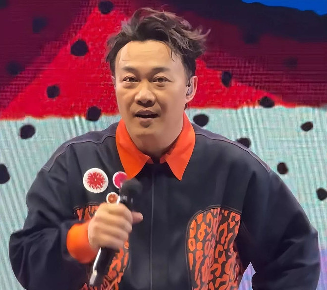 陈奕迅父亲坐牢6年，出狱后高调亮相儿子演唱会（组图） - 1