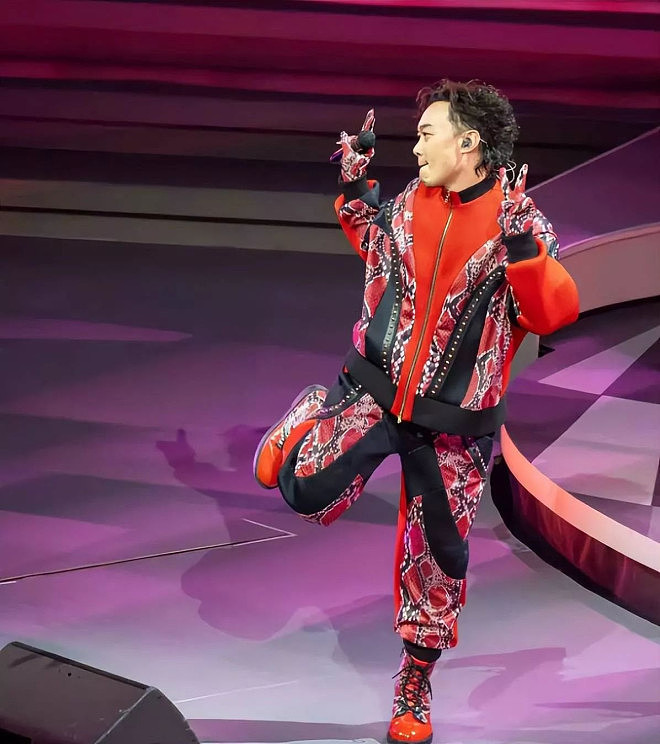 陈奕迅父亲坐牢6年，出狱后高调亮相儿子演唱会（组图） - 16