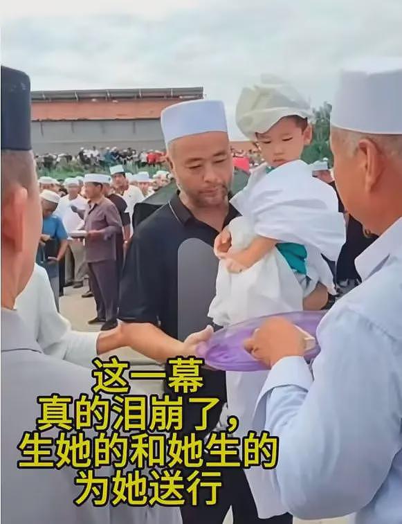 孟村女子丧礼更多画面：白色棺木，弟弟瘫倒在地，婆家写4个大字（组图） - 2