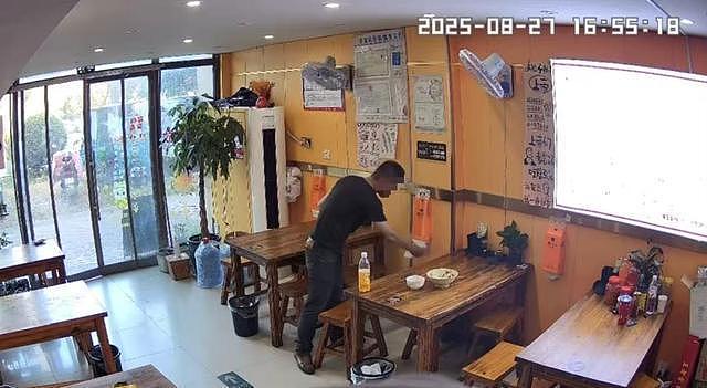 用餐男子5分钟抽40张纸巾擦拭,老板娘怒发视频称太浪费;律师:发视频要注意法律风险(组图) - 1