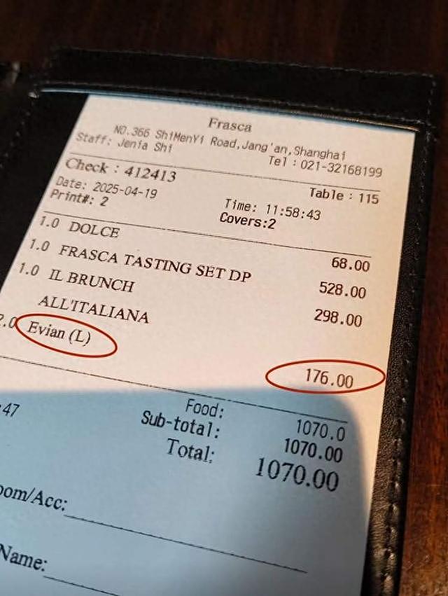 用餐男子5分钟抽40张纸巾擦拭,老板娘怒发视频称太浪费;律师:发视频要注意法律风险(组图) - 3