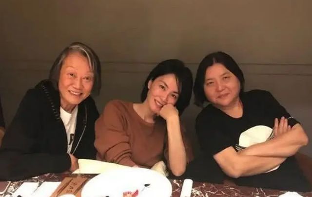 62岁邱黎宽卷入8亿遗产案！闺蜜儿子告她欺诈，港媒曝她喜欢赌博（组图） - 1
