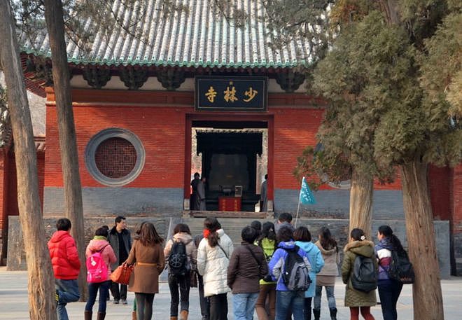 少林寺换住持32天:方丈室围挡拆除,高价香取消,数十名僧人离开(组图) - 11