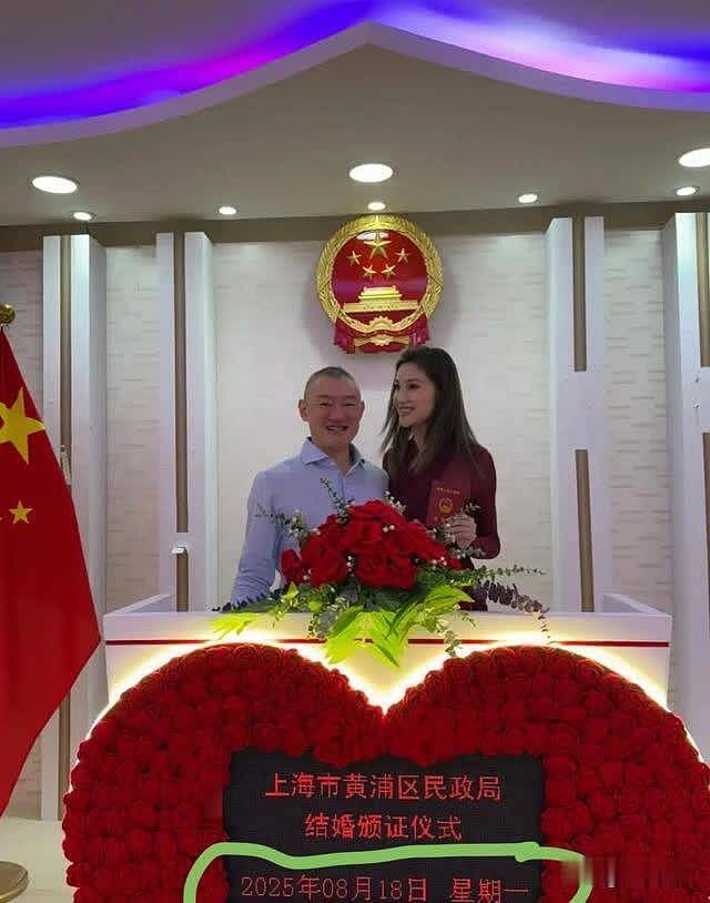 女神收割机汪雨，48岁再婚，女方发文：为你相信爱情，大晒亲密照（组图） - 1