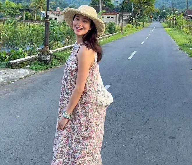 杨采钰破防回怼网友！被曝没领证给人当小老婆，本人反驳：离大谱（组图） - 4