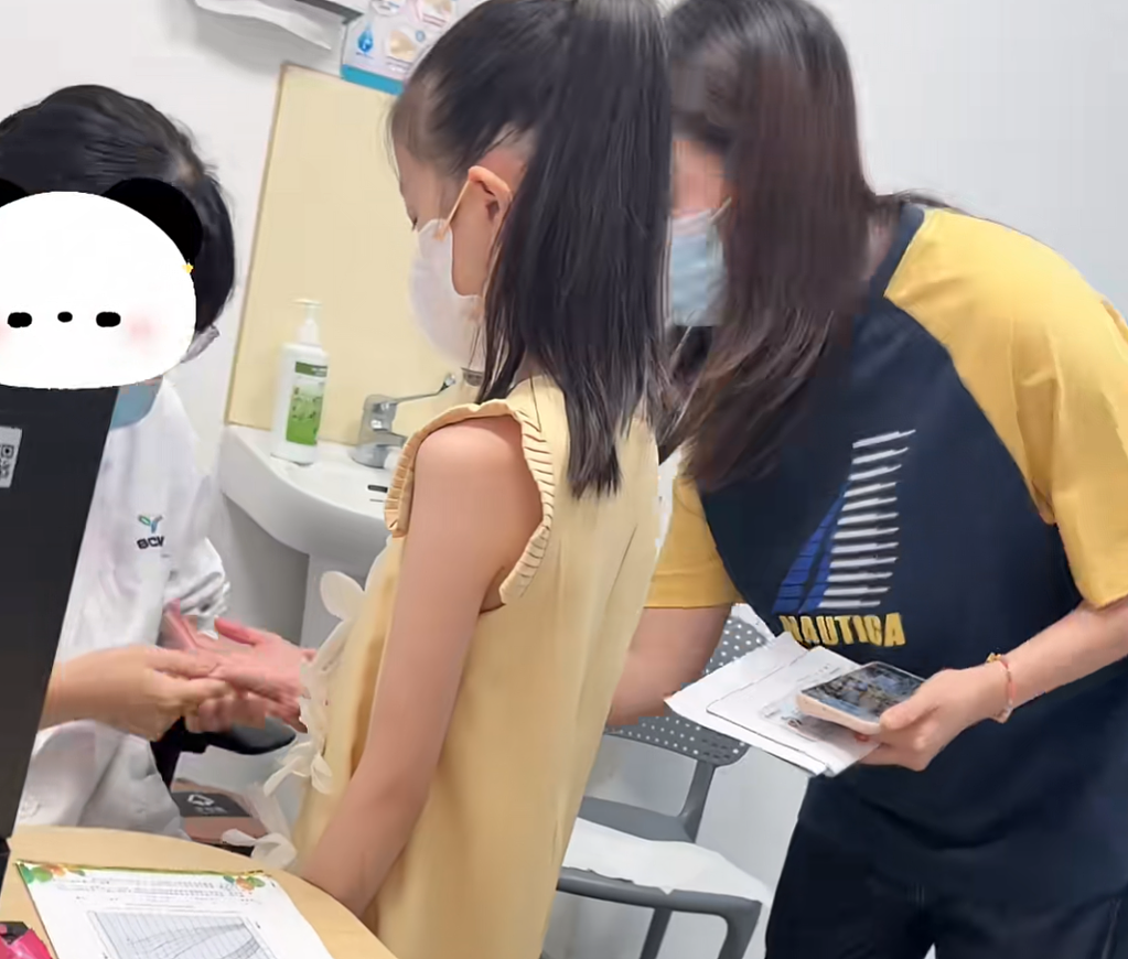 惨不忍睹！9岁女儿张开嘴，知名女演员愁坏了，网友：同款焦虑（组图） - 3